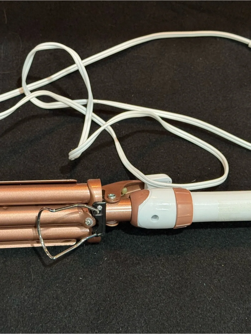 White and Rose Gold Triple Barrel Hair Waver